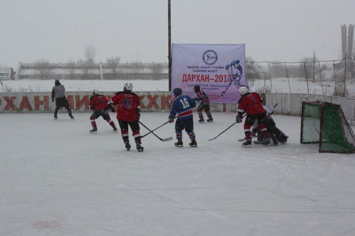 Шайбтай хоккейн нэрэмжит тэмцээн Дарханд болж байна