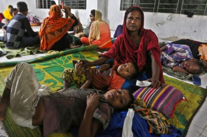Бангладешт 1 сая гаруй хүнийг нүүлгэн шилжүүлжээ