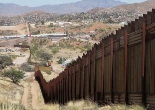 Трамп Мексикийн хил дээр даруйхан хана босгохоо амалжээ