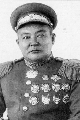 Монгол Ардын хувьсгалт цэргийг маршал Х.Чойбалсан командалж байжээ