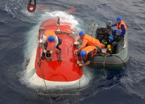 Хятадын "Жяо Лүн" шумбагч аппарат дэлхийн хамгийн гүн далайн ёроолд хүрчээ