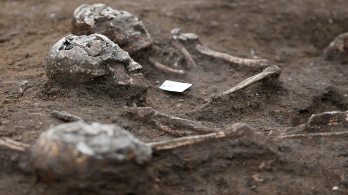 Археологичид 5,000 жилийн өмнө амьдарч байсан аварга хүмүүсийн ясыг Хятадаас олжээ