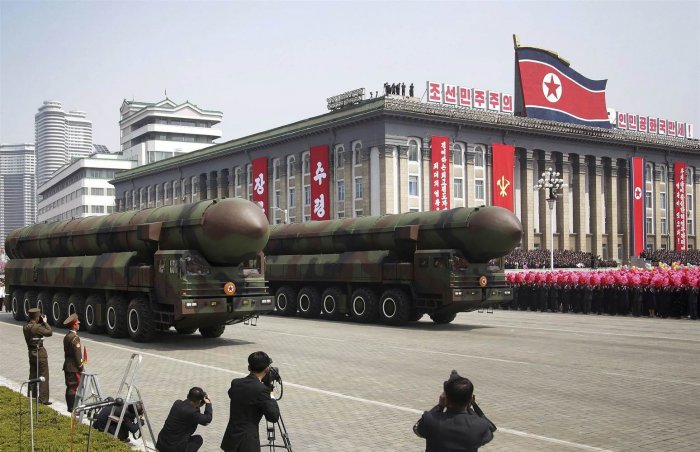 Хойд Солонгос Японы дээгүүр пуужин харвалаа