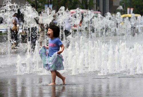 Өмнөд Солонгост 100 жил тохиогоогүй халуун боллоо