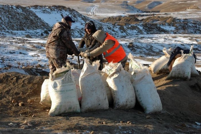 1000 ГАРУЙ БИЧИЛ УУРХАЙЧИЙГ АЖЛЫН БАЙРААР ХАНГАДАГ “БУЯНТЫН ХӨНДИЙ” ТББ-ТАЙ ТАНИЛЦАВ