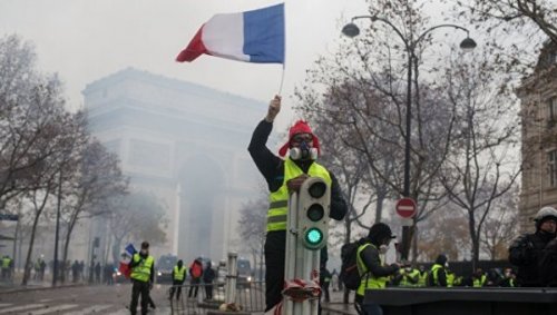 Францын эрх баригчид “шар хантаазтнуудад” буулт хийжээ