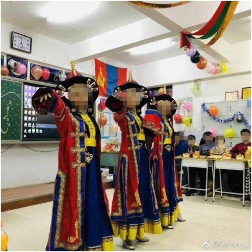 	 Сургуулийн танхимд байрлуулсан Монголын төрийн далбаа Хятадад маргаан дэгдээв