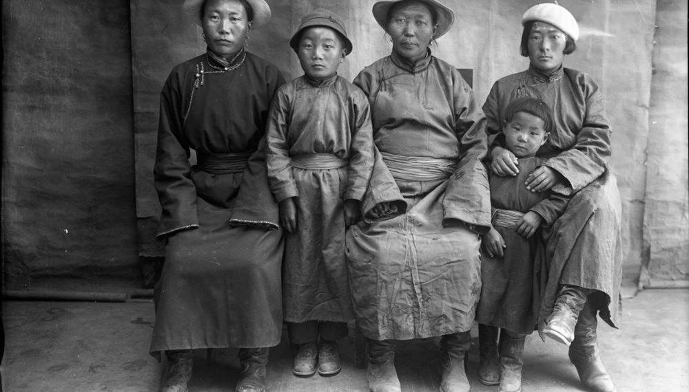 1920-1930 оны Монголчууд гэрэл зургийн хальснаа