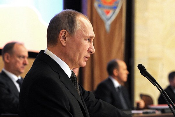 Өнгөрсөн онд гадаадын 600 орчим тагнуулыг илрүүлснээ Владимир Путин мэдэгдж ...