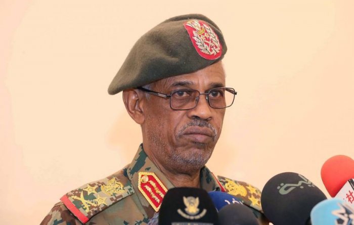 Суданы Батлан хамгаалахын сайдыг огцруулах шийдвэр гаргаснаа мэдэгдлээ