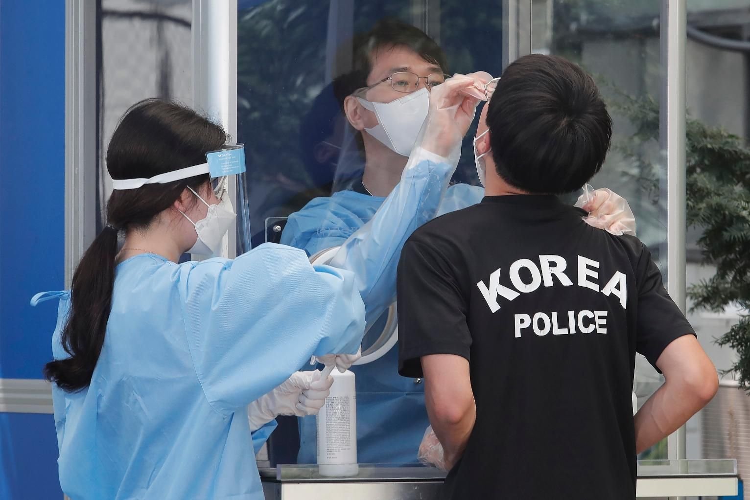 Өмнөд Солонгост нэг өдөрт бүртгэгдсэн Covid-19 халдварын тохиолдол 300-г да ...