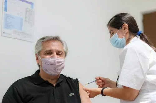 Аргентины Ерөнхийлөгч "Спутник V" вакциныг хийлгэжээ