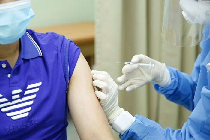И-Март нийт ажилтнуудаа вакцинжуулалтад хамруулж эхэллээ
