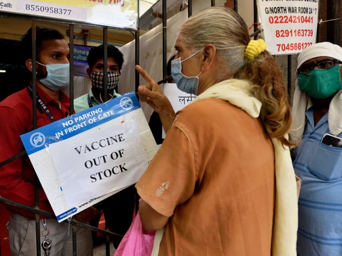 Энэтхэг улсад вакцины нөөц хүрэлцэхгүй болжээ