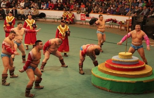 Наадамлах уу, болих уу?