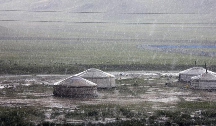 Баянхонгор, Өмнөговийн нутгаар их хэмжээний бороо орно
