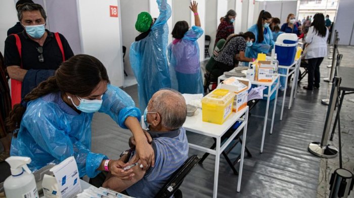 Чили насанд хүрсэн хүн амынхаа 91 гаруй хувийг вакцинжуулжээ