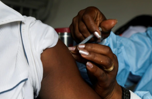 ДЭМБ: Африкийн эмнэлгийн ажилтнуудын 27 хувь нь вакцинд бүрэн хамрагдаад ба ...