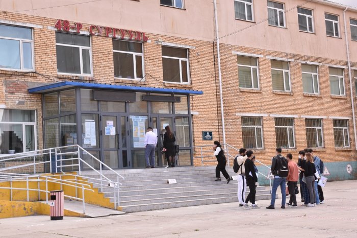 Хоцрогдлыг хоцрогдлоор нөхсөн хичээлийн улирал өвлийн амралт руу шилжлээ