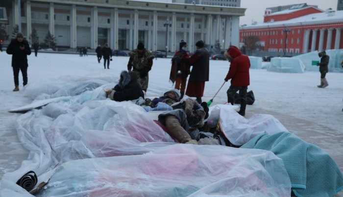 Жагсагчид хасах 30 хэмийн хүйтэнд төв талбай дээр хоносоор байна