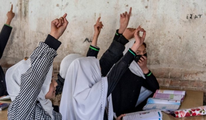 Афганистанд дунд сургуулийн 80 орчим сурагчийг хордуулжээ
