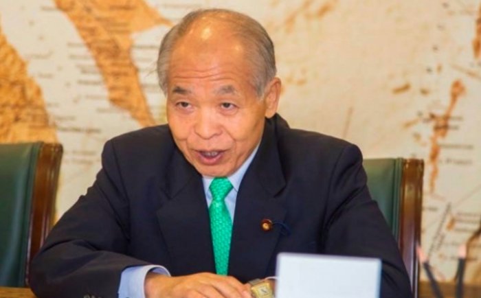 Орост айлчилсан Японы парламентын гишүүн намаасаа хөөгдөв