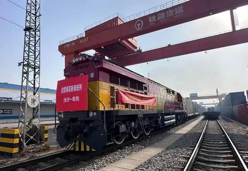 Хятад, Европ чиглэлд ачааны 85 мянган галт тэрэг аялжээ