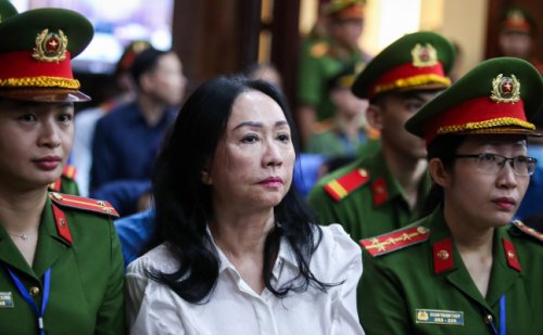Вьетнамын тэрбумтан эмэгтэйд залилангийн хэргээр цаазаар авах ял оноолоо