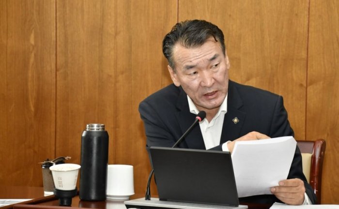 С.Ганбаатар Хөгжлийн банкнаас авсан зээлээ төлөхгүй луу унжиж явна