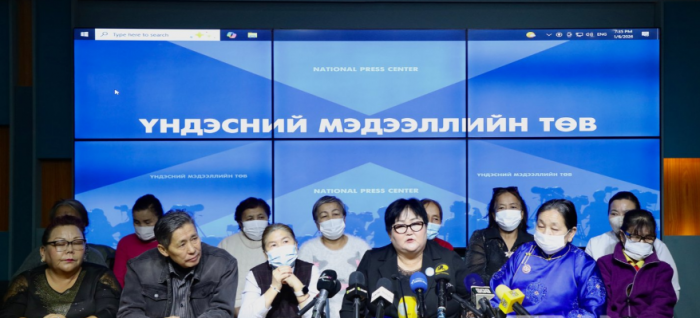 Арилжааны банкууд ахмадуудын дайсан биш үйлчлэгч нь байх ёстой гэв