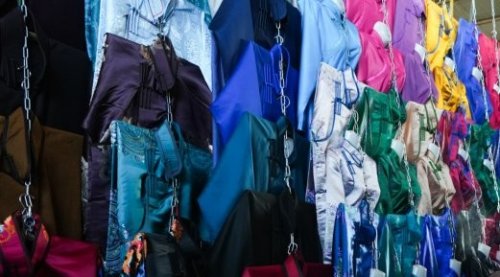 “Хос дээл оёно” гэх зарын дагуу холбогдож, 250,000 төгрөгийн урьдчилгаа шилжүүлж залилуулжээ