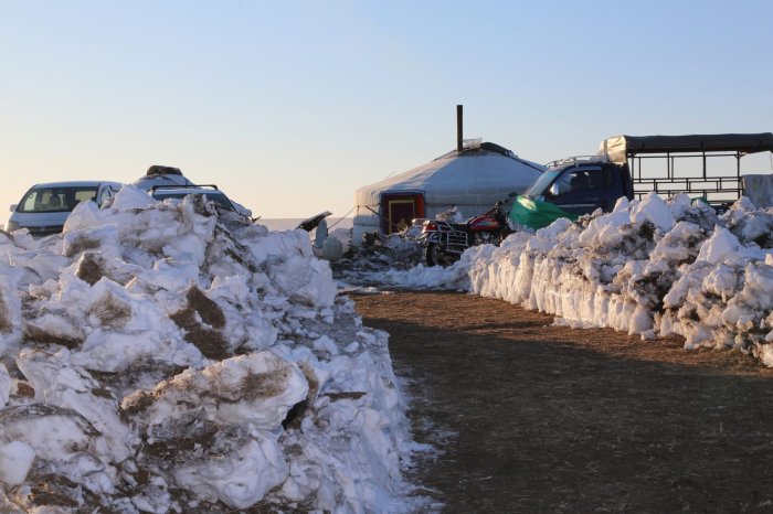 ХХААХҮЯ: Цасан шуурганд нэрвэгдэн амь эрсэдсэн иргэдийн ар гэрт очиж эмгэнэл илэрхийлэв