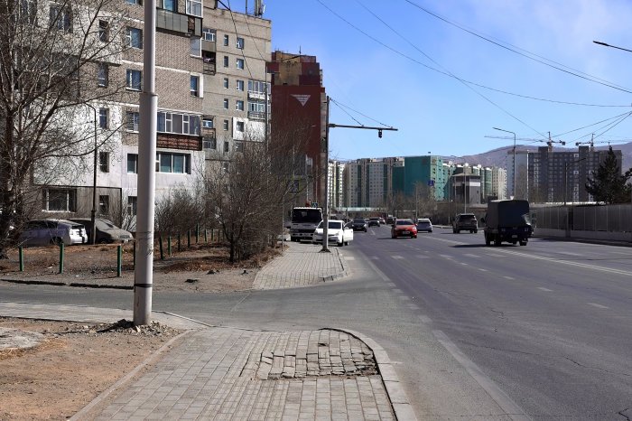 Явган хүний зам дээр байршуулсан гэрэлтүүлгийн 1000 шонг шилжүүлж, нөхөн сэргээлтийн ажлыг эхлүүллээ