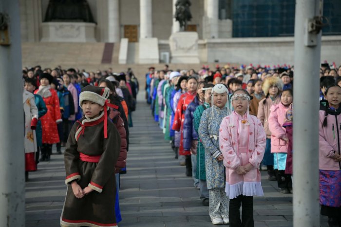 Сүхбаатарын талбайд 2235 сурагч “Тусгаар тогтнол” шүлгийг уншлаа