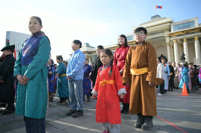 Сүхбаатарын талбайд 2235 сурагч “Тусгаар тогтнол” шүлгийг уншлаа