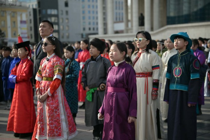 Сүхбаатарын талбайд 2235 сурагч “Тусгаар тогтнол” шүлгийг уншлаа