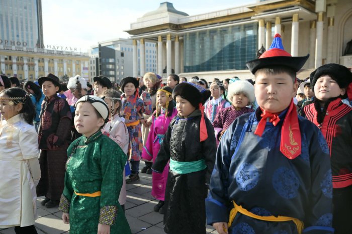 Сүхбаатарын талбайд 2235 сурагч “Тусгаар тогтнол” шүлгийг уншлаа