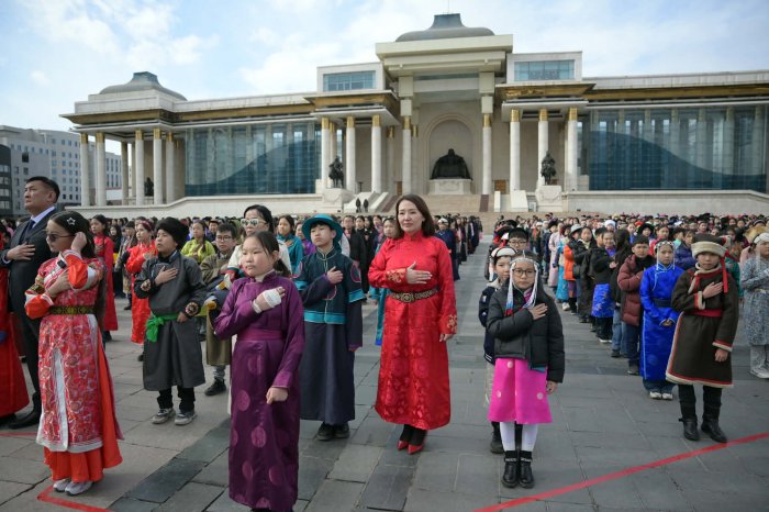Сүхбаатарын талбайд 2235 сурагч “Тусгаар тогтнол” шүлгийг уншлаа