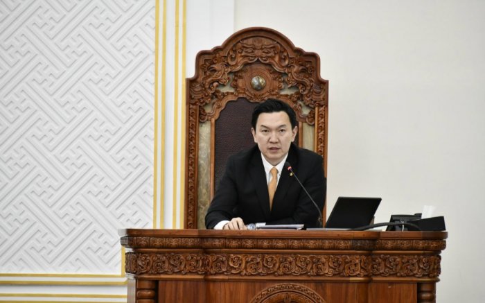 Ерөнхий сайд Н.Учрал 01 тоот албан даалгавраараа татварын өрийн улмаас хаагдсан 12100 компанийн дансыг сарын хугацаатай нээлээ