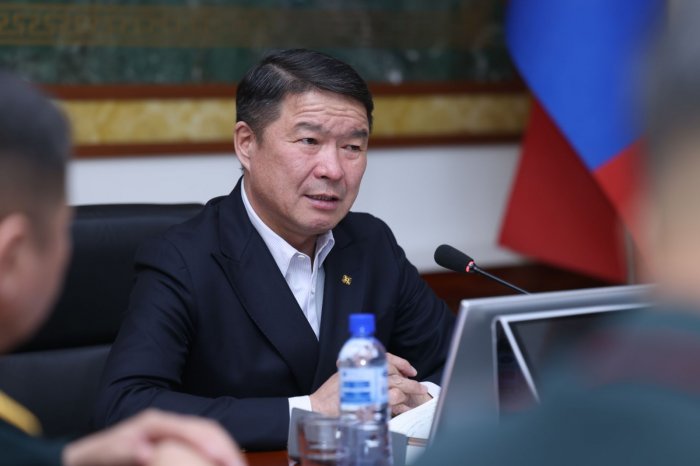 Д.Батлут: Урсгал зардлыг хэмнэж, зайлшгүйгээс бусад бүх хурал, зөвлөгөөнийг цахимд шилжүүллээ Д.Батлут: Урсгал зардлыг хэмнэж, зайлшгүйгээс бусад бүх хурал, зөвлөгөөнийг цахимд шилжүүллээ