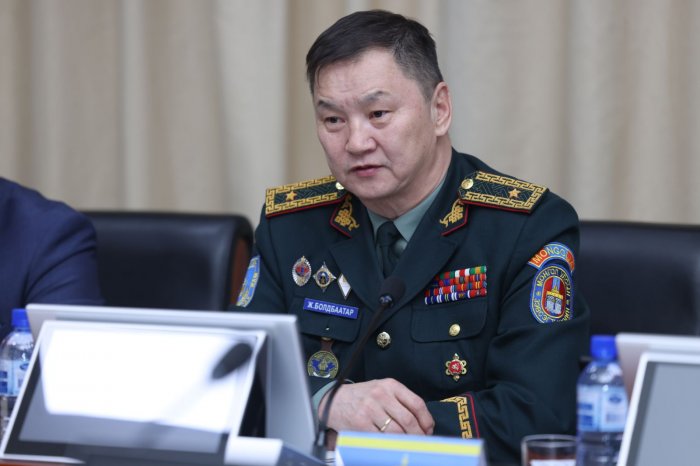 Д.Батлут: Урсгал зардлыг хэмнэж, зайлшгүйгээс бусад бүх хурал, зөвлөгөөнийг цахимд шилжүүллээ Д.Батлут: Урсгал зардлыг хэмнэж, зайлшгүйгээс бусад бүх хурал, зөвлөгөөнийг цахимд шилжүүллээ