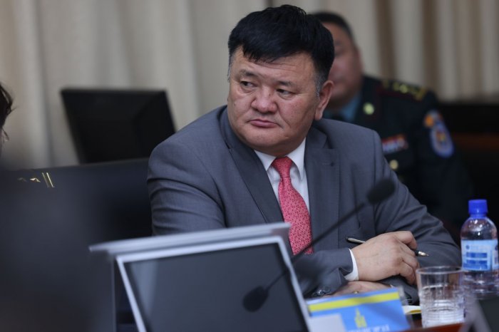 Д.Батлут: Урсгал зардлыг хэмнэж, зайлшгүйгээс бусад бүх хурал, зөвлөгөөнийг цахимд шилжүүллээ Д.Батлут: Урсгал зардлыг хэмнэж, зайлшгүйгээс бусад бүх хурал, зөвлөгөөнийг цахимд шилжүүллээ