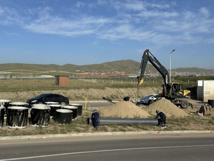 17 км гаруй борооны ус зайлуулах шугам угсарчээ